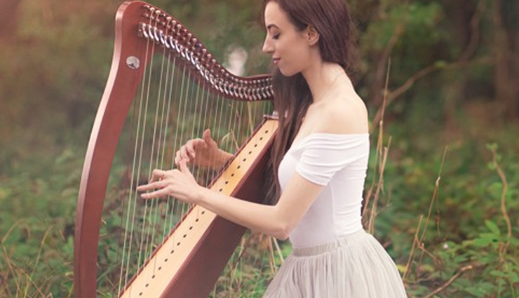 symbol of love,heart symbolism,cupid and arrow,moon and stars meaning,swans as love symbols,red roses signify love,lovebirds and doves,symbolic rings in love,locks and keys symbolize commitment,harp as a love symbol
