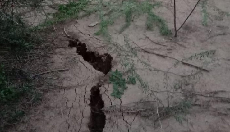 mysterious cracked land in haryana,mysterious cracked land in rewari,rewari news,news