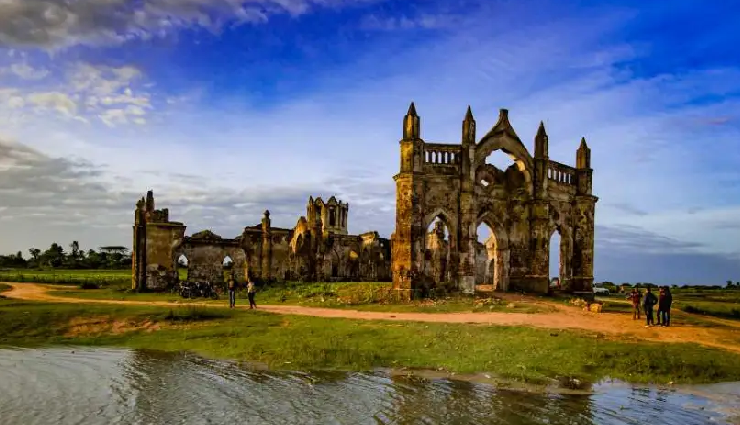 getaways from bangalore,weekend trips from bangalore,places near bangalore to visit,bangalore travel destinations,day trips from bangalore,escapes near bangalore,best getaways from bangalore,bangalore travel guide,explore getaways around bangalore,short trips from bangalore