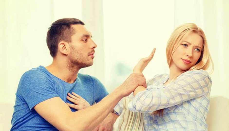 10 Major Signs Your Girlfriend Hates You