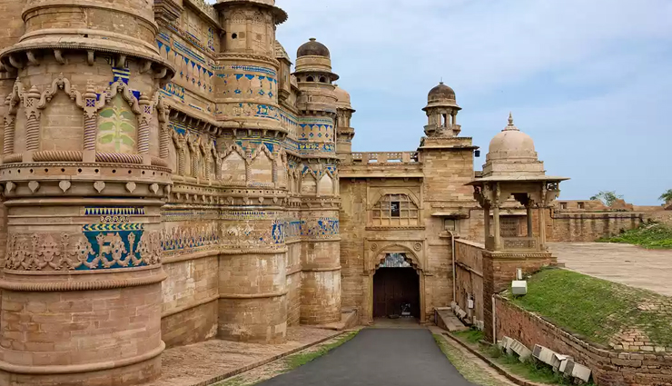 gwalior fort madhya pradesh,citadel of history and splendor,majestic gwalior fort,historical landmark in madhya pradesh,architectural marvels of gwalior fort,religious wonders of gwalior fort,panoramic views from gwalior fort,gwalior fort sound and light show,exploring the magnificence of gwalior fort,gwalior fort tourism in madhya pradesh