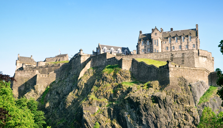 haunted castles,haunted castles in the world,houska castle,czech republic,dragsholm castle,denmark,warwick castle,england,castle of bardi,italy,edinburgh castle,scotland,leap castle,ireland