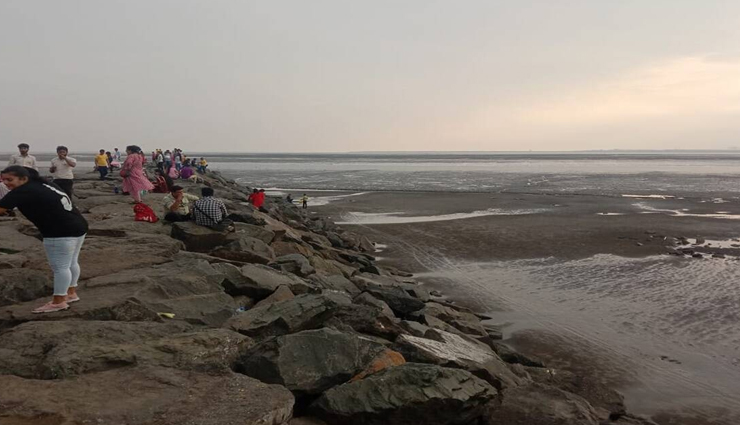 haunted places,haunted places in india,india,bhangarh fort,rajasthan,dumas beach,gujarat,ramoji film city,hyderabad,agrasen ki baoli,delhi,shaniwarwada,pune