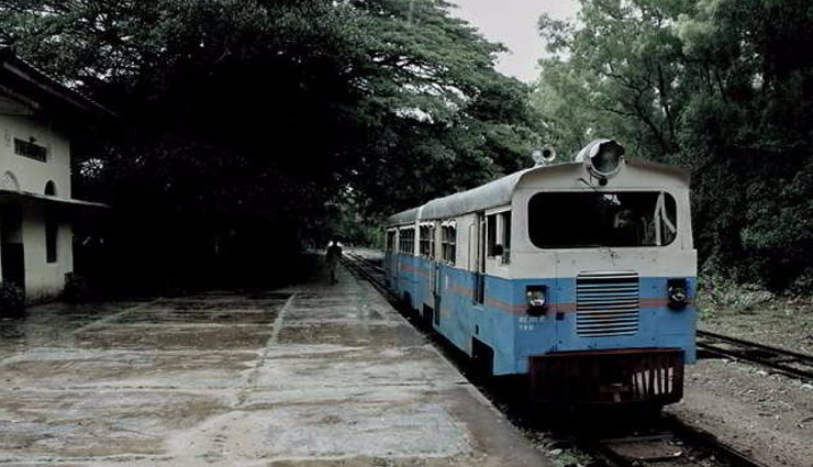 विचित्र और अचंभित करने वाले है भारत के ये 4 होंटेड रेलवे स्टेशन 