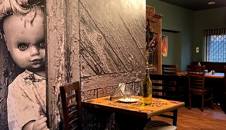 कमजोर दिल के हैं तो कभी ना जाए दुनिया के इन 7 डरावने रेस्टोरेंट में 