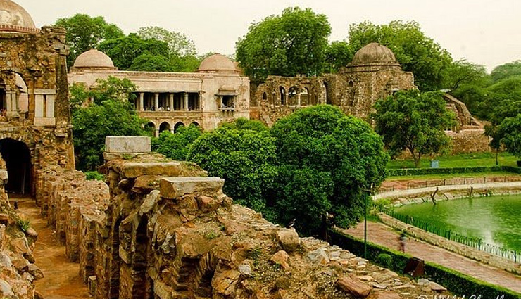 दोस्तों संग घूमने की प्लानिंग कर रहे हैं तो चले आइये दिल्ली की इन 10 जगहों पर delhi,delhi tourist places,tourist places in delhi