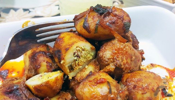 local foods maldives,maldivian cuisine,maldivian breakfast,mashuni,garudhiya,maldivian soup,mas huni,bis keemiya,maldivian pastries,bajiya,rihaakuru,maldivian lobster,havaadhulee bis,saagu bondibai,kulhi boakibaa,maldivian desserts,maldivian seafood,maldivian street food,maldivian culture,maldives food guide