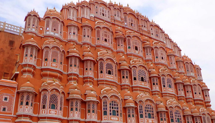 हवामहल देखे बिना अधूरी हैं जयपुर की यात्रा, जानें इससे जुड़े रोचक तथ्य 
