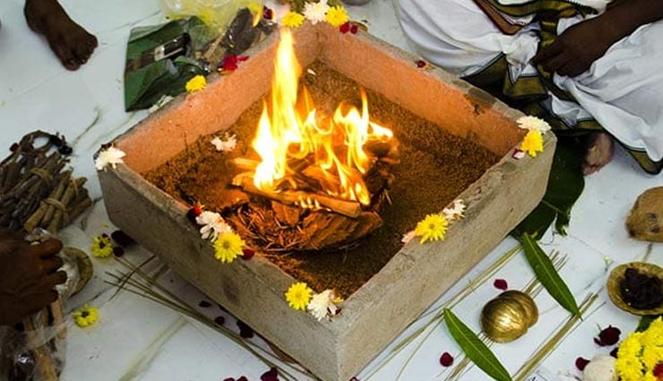 Navratri 2019: नवरात्र में दुर्गा अष्टमी पर करें चंडी हवन, जानें पूर्ण विधि 