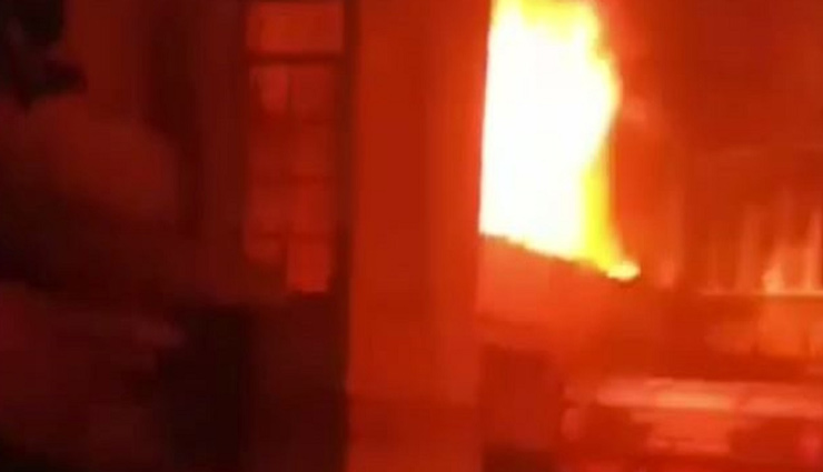 झारखंडः हाजरा अस्पताल में लगी भीषण आग, डॉक्टर दंपती समेत 6 जिंदा जले