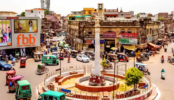 सस्ती शॉपिंग के लिए जाने जाते हैं भारत के ये 9 बाजार, कम पैसे में होगी ज्यादा खरीददारी affordable shopping,markets,india,shopping destinations,budget shopping,street markets,traditional markets,local handicrafts,shopping experience,souvenirs,clothing,jewelry,footwear,accessories,home decor,textiles,spices,snacks,bazaars,flea markets,shopping tips,bargaining,authentic products,travel,tourist attractions,cultural experiences,hidden gems,local vendors,festive shopping,city tours