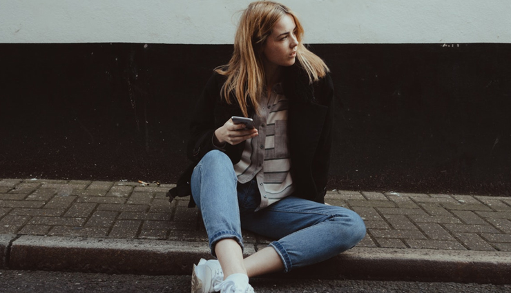 8 Reasons Why He is Texting You Even if He is Not Interested