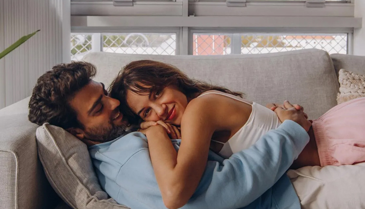 5 Signs To Know If He Loves You