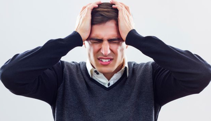 सिरदर्द, थकान और अनिद्रा से निजात दिलाता है शवासन, जाने और फायदे