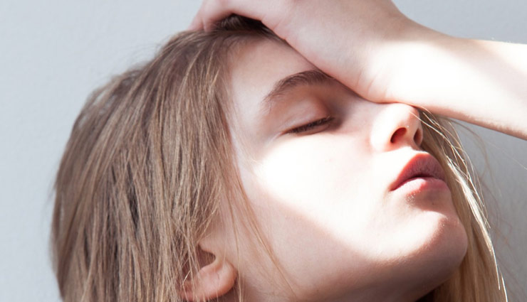 दर्द से फटा जा रहा है सिर, ये घरेलू नुस्खे मिनटों में दिलाएँगे राहत 