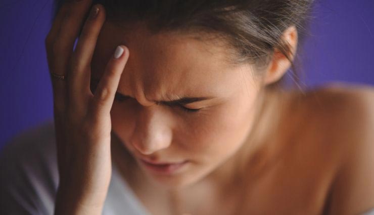 दर्द से फटा जा रहा है सिर, ये घरेलू नुस्खे मिनटों में दिलाएँगे राहत headache,Migraine,tips to reduce headache,effective home remedies to get rid of headache,inadequate hydration,tension headache,Health,Health tips,home remedies,simple home remedies