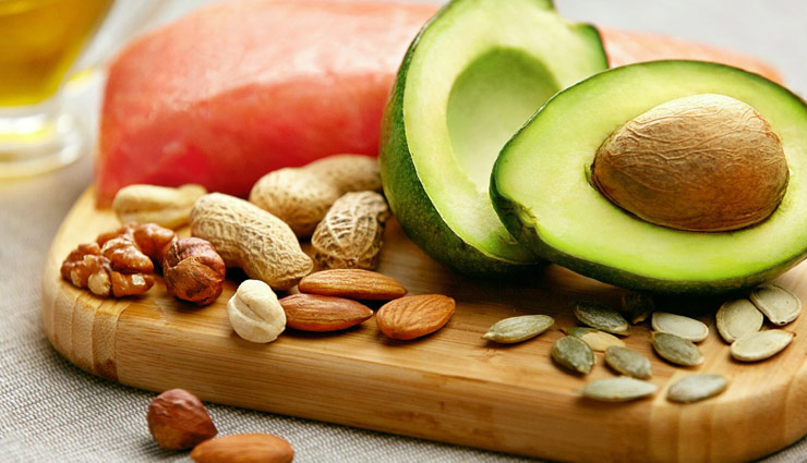 manage diabetes,diabetes diet,lifestyle changes for diabetes,blood sugar control,healthy diet for diabetes,portion control diabetes,monitoring sugar intake,hydration and diabetes,diabetes meal planning