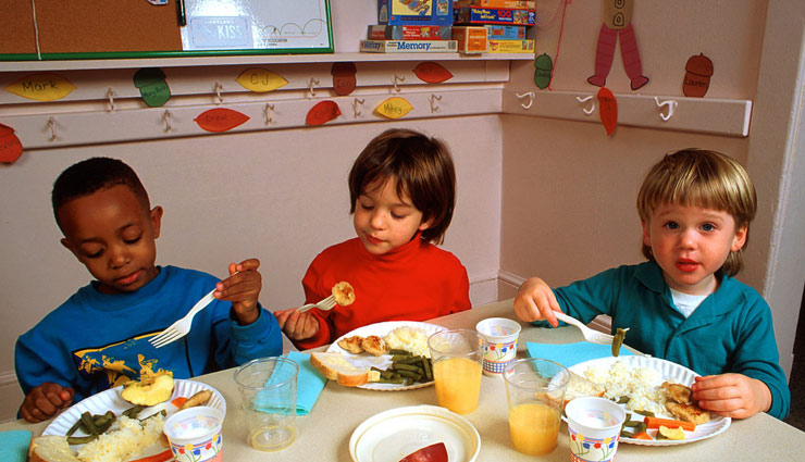 आपके साथ बच्चे भी खाएंगे हेल्दी चीजें, आजमाकर देखें ये टिप्स 