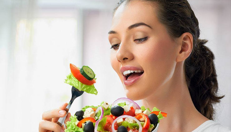 गलत समय पर न खाएं ये 5 चीजें, शरीर को पहुंचाती है हद से ज्यादा नुकसान 