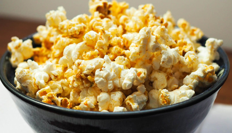 a small sandwich,fresh fruits and nuts,baby carrots with a dip,apples and peanut butter,yogurt and fruit,trail mix,popcorn,healthy snacks,Health tips,fitness tips