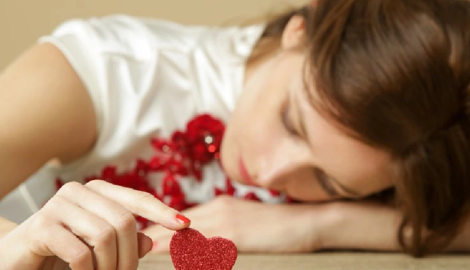 प्यार में धोखा मिलने के बाद खुद को कैसे संभालें? ले इन टिप्स की मदद