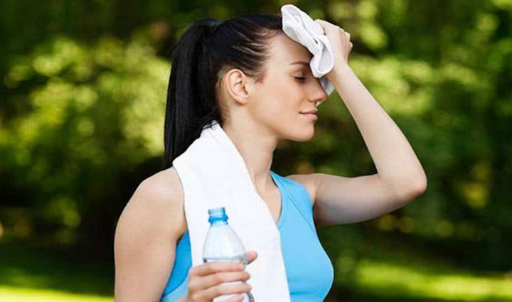 ना करें इन संकेतों को नजरअंदाज करने की भूल, देते हैं दिल की बिगड़ती सेहत का इशारा heart health warning signs,signs of deteriorating heart health,ignoring heart health symptoms,heart health indicators to watch for,healthy living and heart wellness,recognizing heart health decline,heart health red flags,lifestyle impacts on heart health,prioritizing cardiovascular wellness,importance of early heart health detection