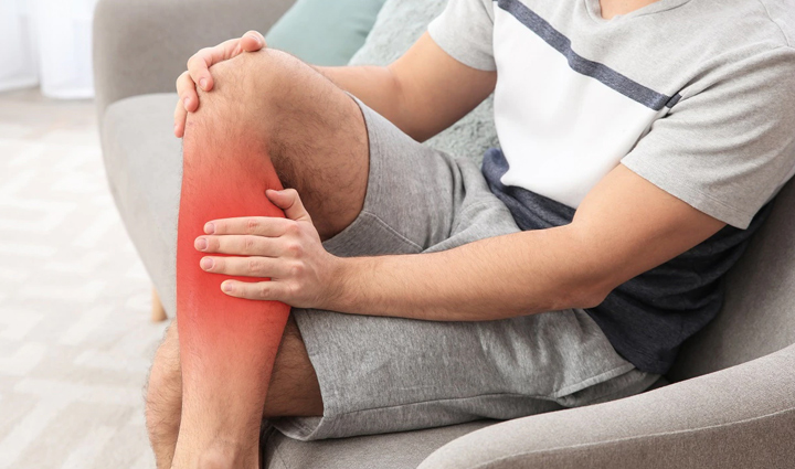 ना करें इन संकेतों को नजरअंदाज करने की भूल, देते हैं दिल की बिगड़ती सेहत का इशारा heart health warning signs,signs of deteriorating heart health,ignoring heart health symptoms,heart health indicators to watch for,healthy living and heart wellness,recognizing heart health decline,heart health red flags,lifestyle impacts on heart health,prioritizing cardiovascular wellness,importance of early heart health detection