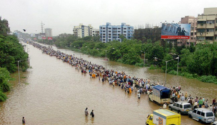 mumbai rain,monsoon,malad kalyana east,ndrf,trains cancelled,heavy rain,water logging,news,news in hindi ,पुणे,मुंबई में बारिश का कहर