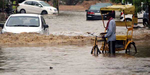 heavy rainfall,uttar pradesh,delhi,himachal pradesh ,उत्तर प्रदेश, राजधानी दिल्ली ,हिमाचल प्रदेश,मूसलाधार बारिश 