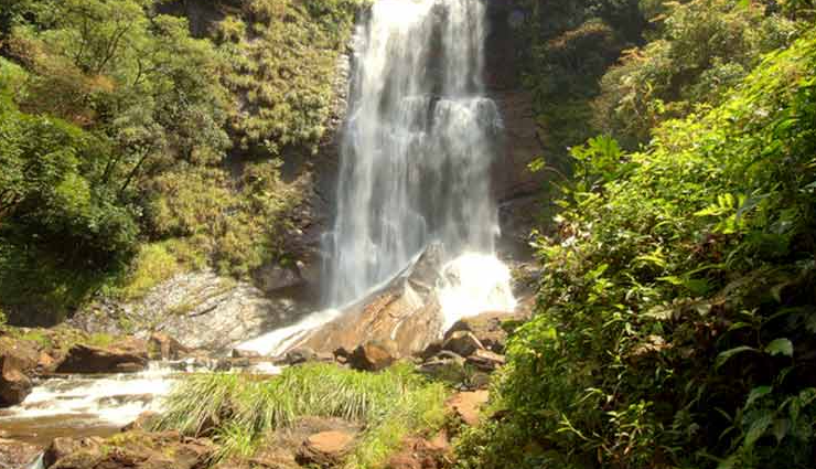 karnataka waterfalls to explore,amazing waterfalls in karnataka,best waterfalls to visit in karnataka,karnataka stunning waterfall spots,must-see waterfalls in karnataka,karnataka picturesque waterfall destinations,explore karnataka breathtaking waterfalls,top cascades to visit in karnataka,karnataka natural waterfall wonders,karnataka waterfall travel guide