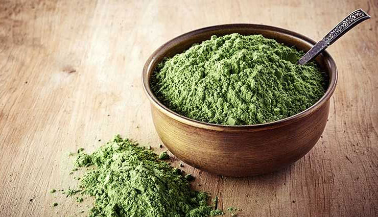 4 Henna Hair Packs To Get Rid of Dandruff