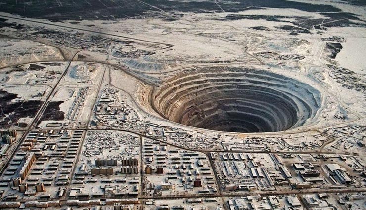 ये हीरे की खदान बनती है हेलीकॉप्टर क्रैश होने का कारण, जानें इसके पीछे की वजह mir mine,mine of diamond,helicopters crash at mir mine,russia