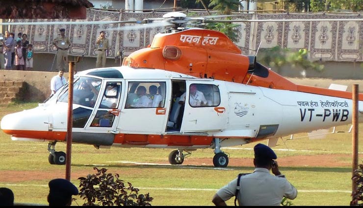 सोनिया-प्रियंका के हेलीकॉप्टर को उड़ाने से पायलट ने किया इनकार, रायबरेली में कार्यकर्ताओं से मिलने पहुंची थी