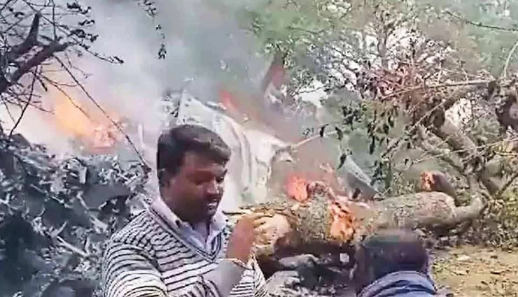 CDS जनरल बिपिन रावत का चॉपर तमिलनाडु में क्रैश,  उनकी पत्नी समेत 14 लोग थे सवार, 4 शव बरामद