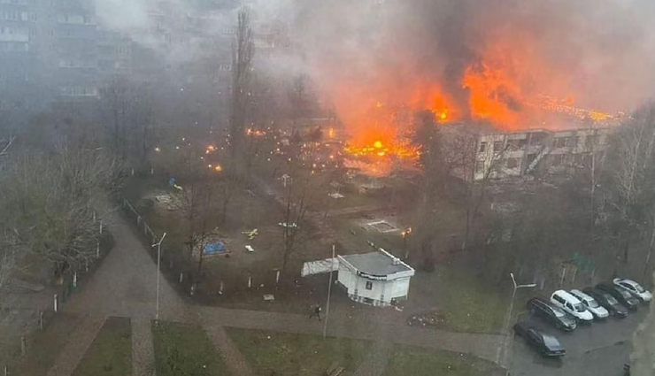 यूक्रेन में बिल्डिंग से टकराकर क्रैश हुआ हेलिकॉप्टर, होम मिनिस्टर समेत 18 की मौत
