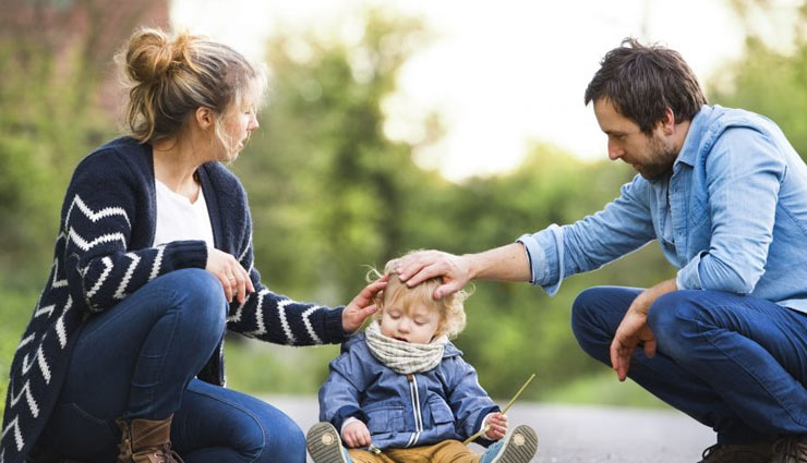 जानिए क्या है हेलीकॉप्टर पेरेंटिंग और बच्चो को कैसे होता इससे नुकसान