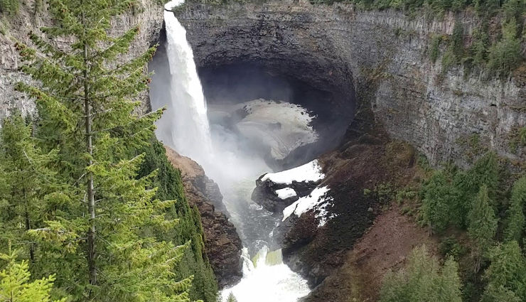 ice climbing,ice climbing in the world,best places for ice climbing in the world,travel,travel guide,holidays,travel guide