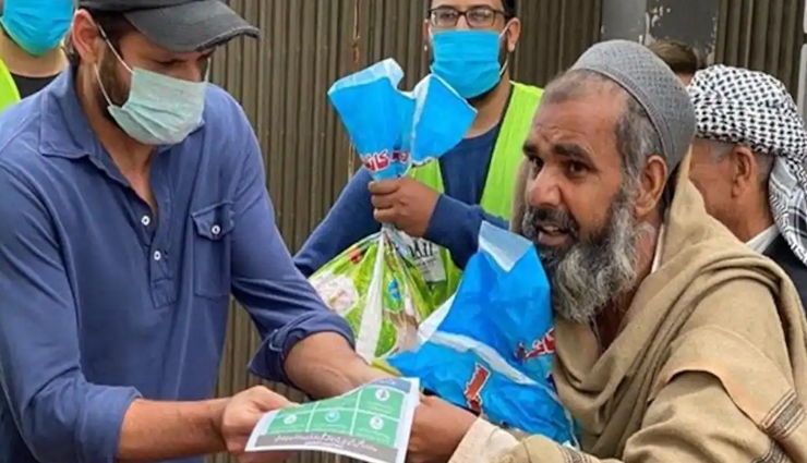 ways to help people in need,how to help needy people,helping needy people,tips to help needy people,mates and me,relationship tips