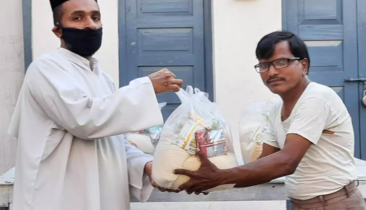 ways to help people in need,how to help needy people,helping needy people,tips to help needy people,mates and me,relationship tips