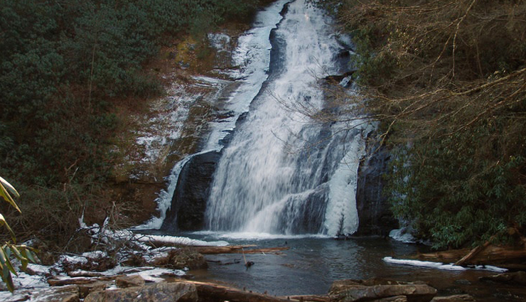 georgia stunning waterfalls,best waterfalls to visit in georgia,scenic waterfalls of north georgia,captivating waterfalls in the peach state,natural wonders of georgia: waterfalls,must-see waterfalls in georgia,exploring georgia beautiful cascades,hidden waterfalls in georgia,waterfall hikes in north georgia