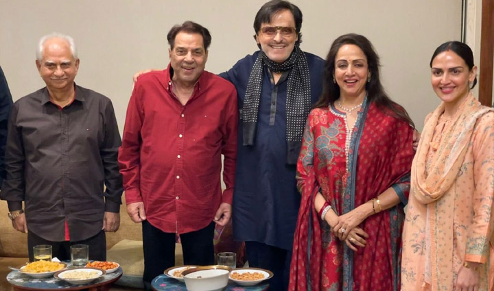 पति धर्मेंद्र-बेटी ईशा के साथ हेमा मालिनी ने सेलिब्रेट किया बर्थडे, पार्टी में करीबी दोस्त हुए शामिल