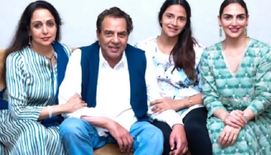 हेमा मालिनी ने धर्मेंद्र की याद में रखी एक और श्रद्धांजलि सभा, ईशा-अहाना भी होंगी मौजूद हेमा मालिनी ने धर्मेंद्र की याद में रखी एक और श्रद्धांजलि सभा, ईशा-अहाना भी होंगी मौजूद