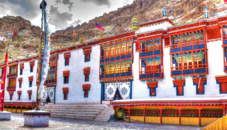 ladakh monasteries guide,surreal gompas in ladakh,amiable monastic sites,ladakh spiritual retreats,buddhist monasteries in the himalayas,ladakh cultural landmarks,picturesque gompas in ladakh,spiritual sites of ladakh,best monastic experiences in ladakh,iconic ladakh gompas