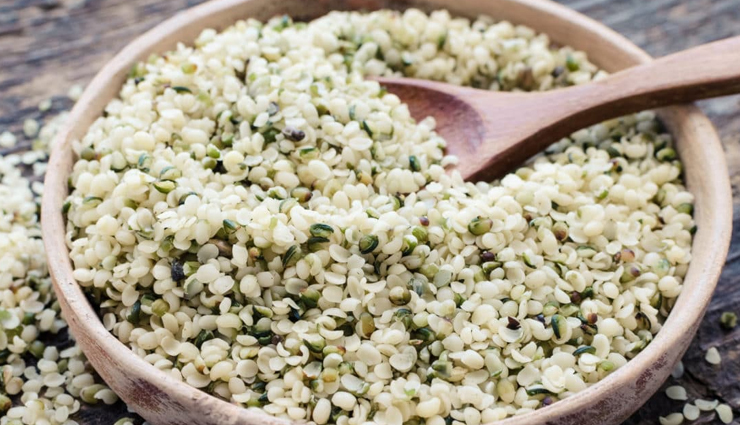 protein comparison: chia seeds vs. hemp seeds,best seeds for protein,chia seeds protein content,hemp seeds protein benefits,high-protein seeds,nutritional benefits of chia and hemp seeds