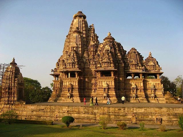 heritage temples,heritage temples in india,temples in india,brihadeeswarar temple,hoysaleswara temple,terracotta temples,chausath yogini temple,sun temple modhera
