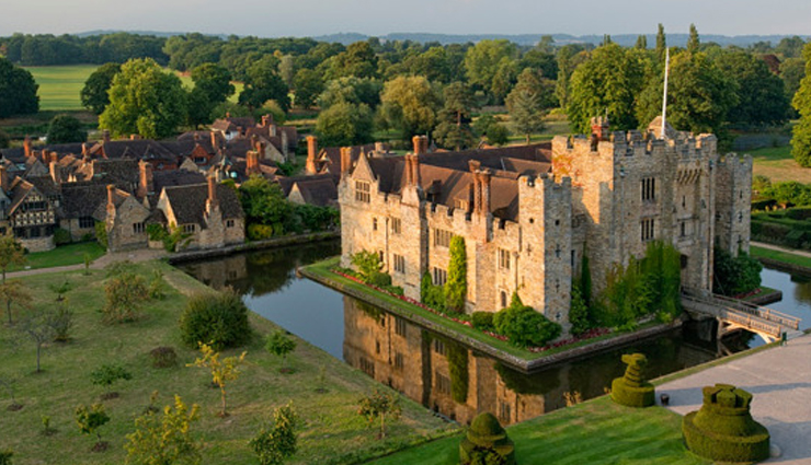 oldest castles in the united kingdom,oldest castles to visit,united kingdom castles to visit,united kingdom travel,united kingdom holidays,travel,travel guide,travel tips