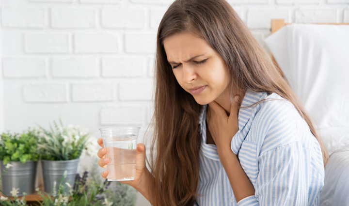 कई बार आफत बन जाती हैं हिचकी की समस्या, इन घरेलू नुस्खों से मिलेगा आराम 