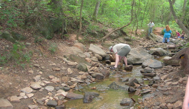 travel destinations,10 travel destinations,treasure,diamonds- murfreesboro,dinosaur fossils,opals,pirate treasure,jade,thunder eggs,montezuma,hidden treasure,fenn treasure,travel,holidays,travel guide