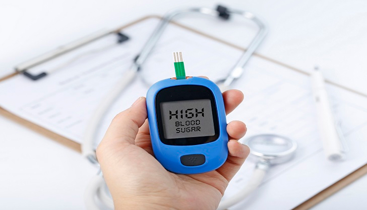 signs of weight gain,clothes feeling tighter,increased appetite,steady weight increase,higher bmi,visible body changes,more frequent hunger pangs,increased body fat percentage,unintentional weight gain,sudden weight gain,visible changes in body shape,clothes feeling tighter,increased appetite,swelling in hands and feet,reduced physical activity,fatigue,stretch marks,difficulty in fitting into clothes,feeling bloated or heavy,increased cravings,fluctuations in weight,lack of energy