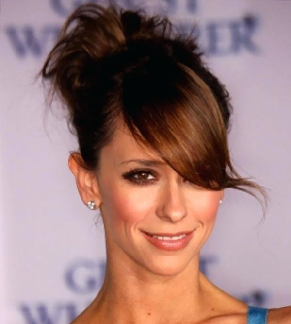 स्टाइलिश बन जो लगा देंगे आपकी सुन्दरता में चार चाँद rosy bun,braided bun,french bun,high bun hairstyle with bangs,sectioned bun,trending bun,bun hairstyle